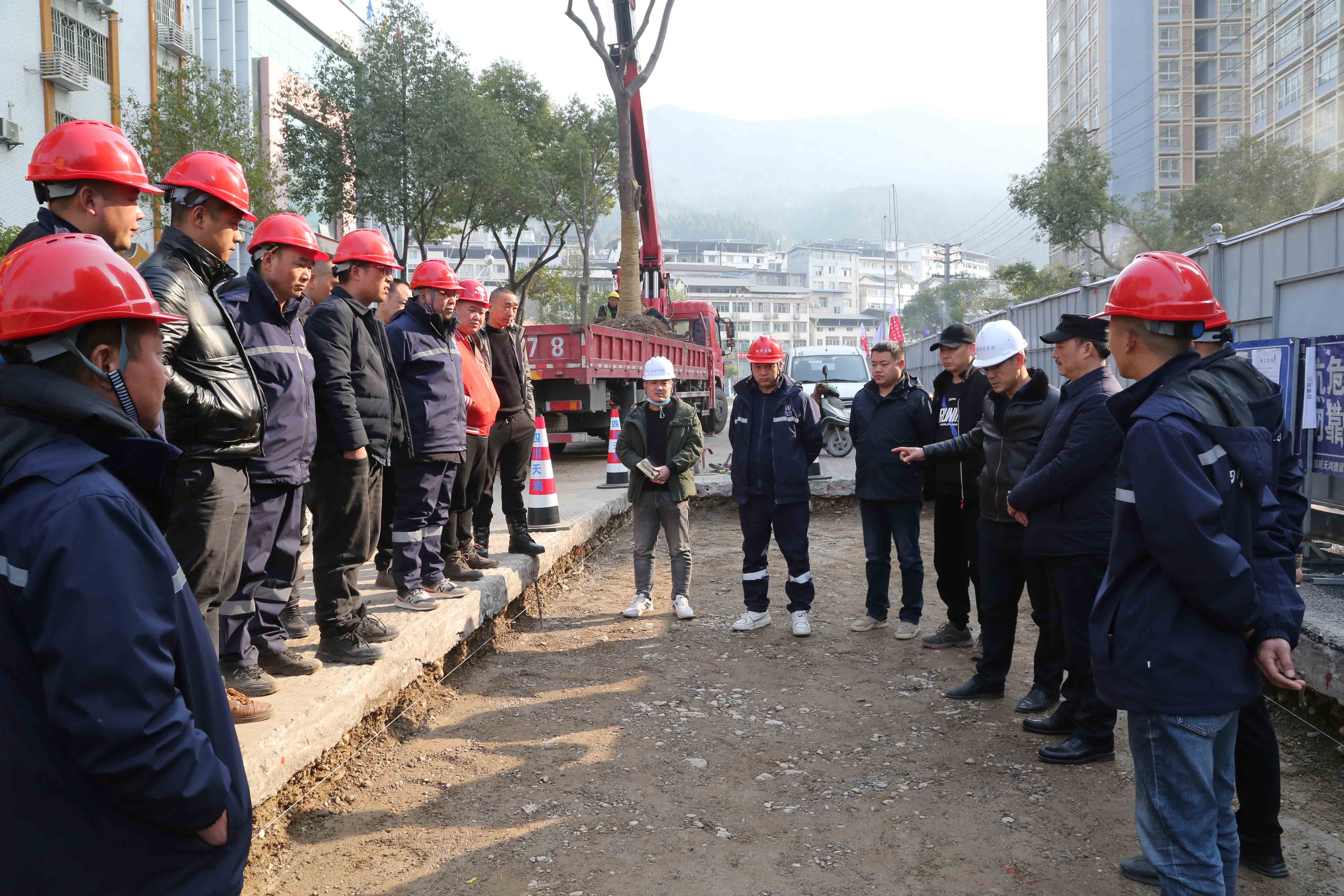 严格落实“首件制”，保障城区路段提升改造工程顺利完工